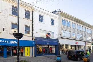 Plus de détails pour 29 Montague St, Worthing - Commerce de détail à louer