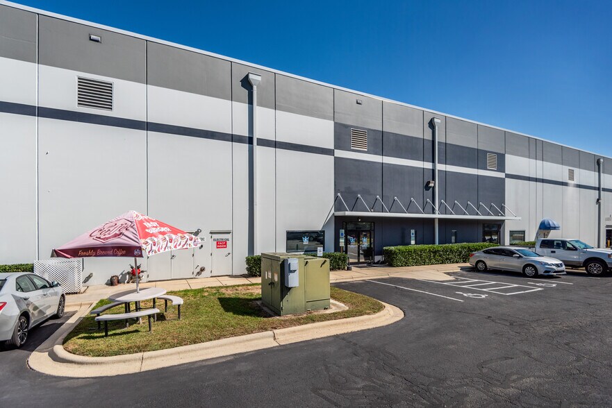 8009-8013 Purfoy Rd, Fuquay Varina, NC à vendre - Photo du bâtiment - Image 3 de 11