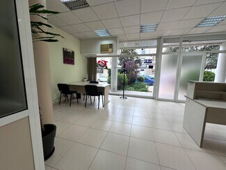 Plus de détails pour Multi-résidentiel à vendre