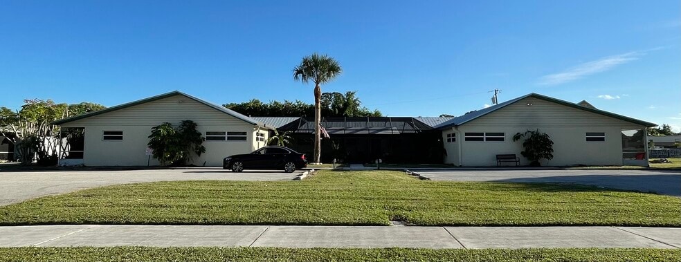 860 NW River Shores Blvd, Stuart, FL for sale - Primary Photo - Image 1 of 16