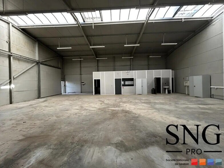 Industrial in Gardanne for lease - Building Photo - Image 2 of 8