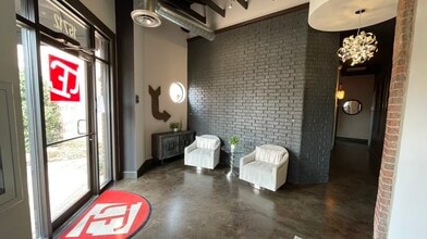 15712 N Pennsylvania Ave, Edmond, OK for lease Interior Photo- Image 2 of 33