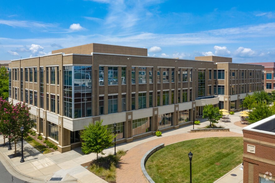 3436 Toringdon Way, Charlotte, NC à louer - Photo du bâtiment - Image 1 de 46