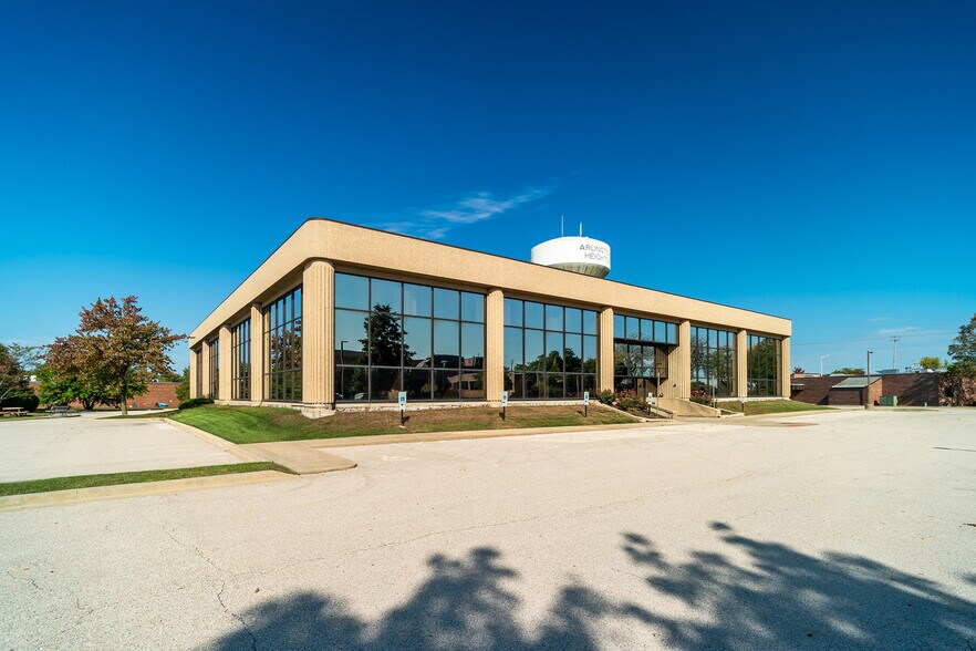 48 W Seegers Rd, Arlington Heights, IL à louer - Photo du bâtiment - Image 2 de 5