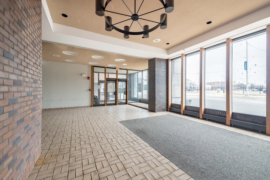 110 E Warren Ave, Detroit, MI for lease - Building Photo - Image 3 of 9