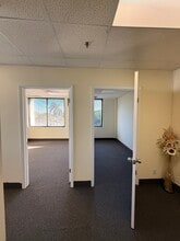 915 Middle River Dr, Fort Lauderdale, FL for lease Interior Photo- Image 2 of 2