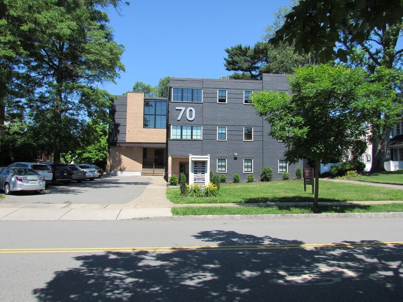 70 Park St, Montclair, NJ à louer - Photo du bâtiment - Image 2 de 11