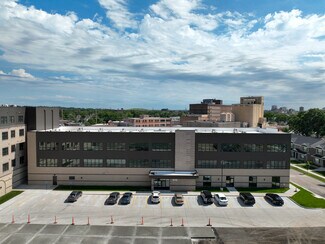 Plus de détails pour 916 16th St, Cedar Rapids, IA - Commerce de détail à louer