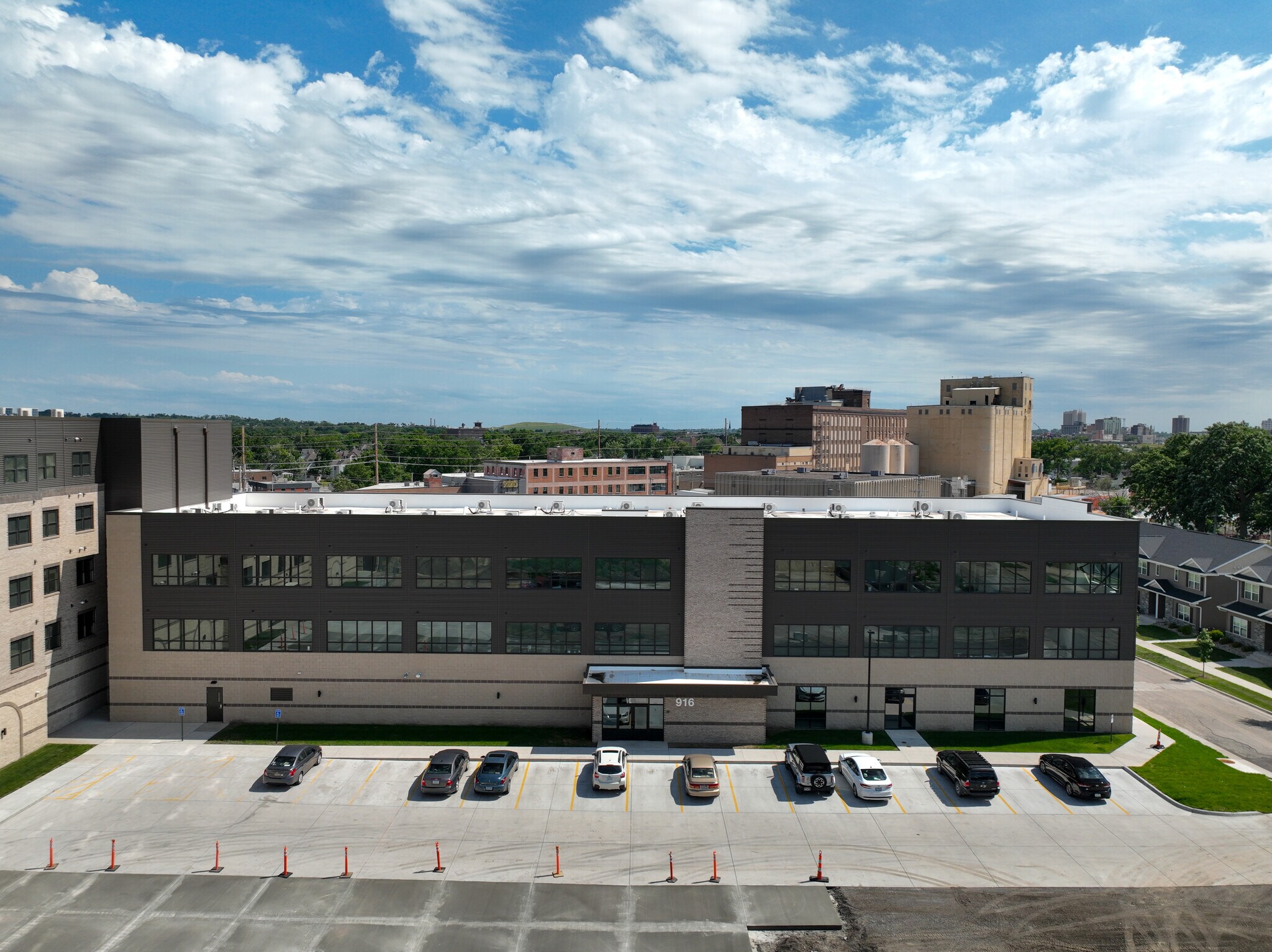 916 16th St, Cedar Rapids, IA for lease Primary Photo- Image 1 of 9