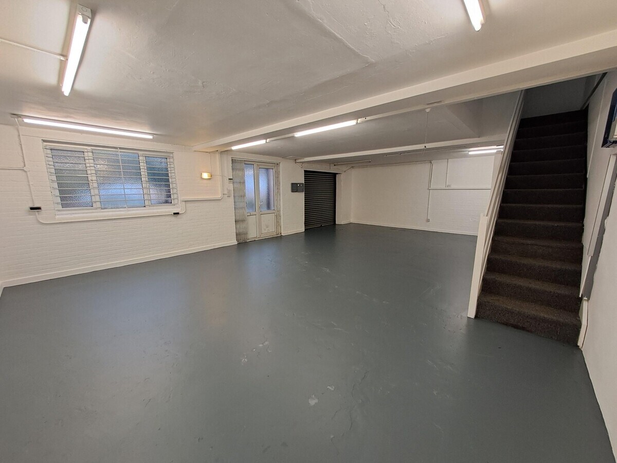 2-13 Brownfields Court, Welwyn Garden City, HRT AL7 1AD - Unit 2 -  - Interior Photo - Image 1 of 2