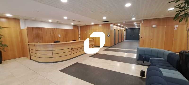 Bureau dans Montreuil à louer Hall d’entrée- Image 1 de 10