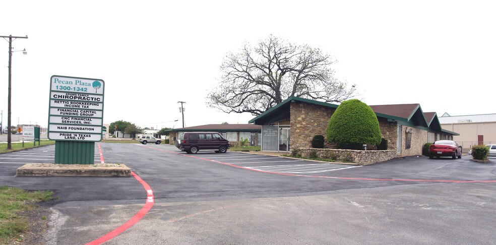1300-1342 W Euless Blvd, Euless, TX à louer - Photo du bâtiment - Image 2 de 10