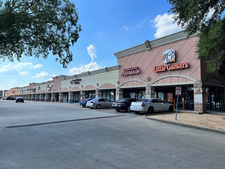 5600-5610 Gulfton Dr, Houston, TX à louer - Photo du bâtiment - Image 1 de 3