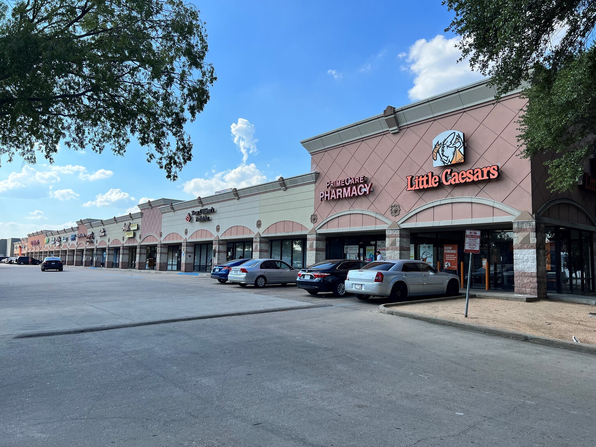 5600-5610 Gulfton Dr, Houston, TX à louer Photo du bâtiment- Image 1 de 4