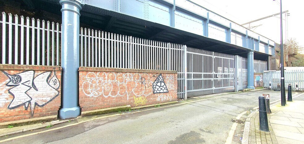 Hadleigh St, Londres à louer - Photo du bâtiment - Image 1 de 12