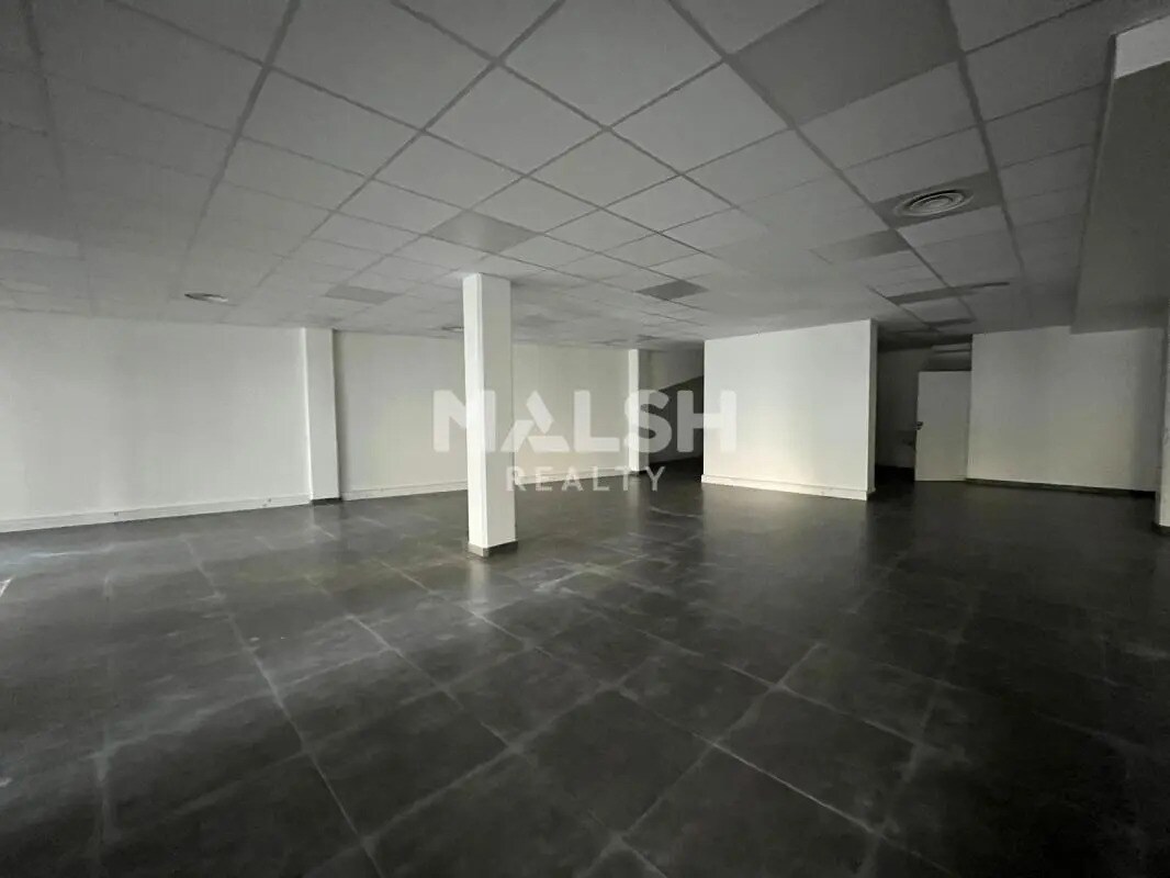 Retail in Lyon for lease Interior Photo- Image 1 of 8