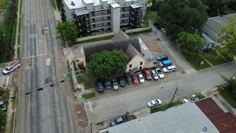 729 N Frazier St, Conroe, TX for sale - Building Photo - Image 3 of 19