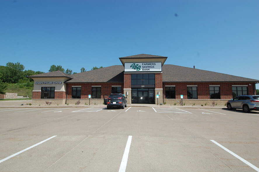 640 Highway 1 W, Iowa City, IA for lease - Building Photo - Image 1 of 51