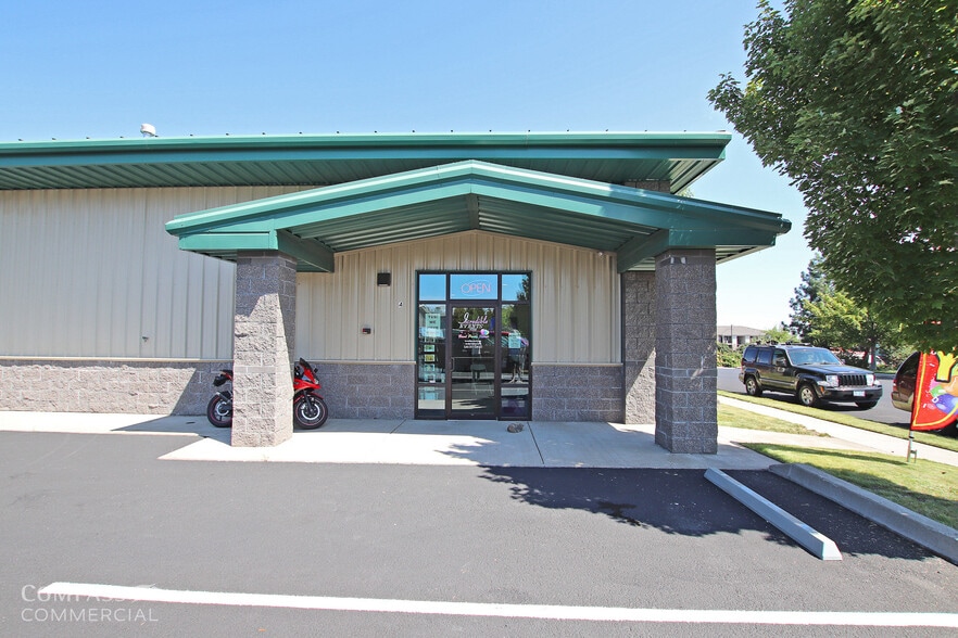 20780 NE High Desert Ln, Bend, OR for lease - Building Photo - Image 3 of 3