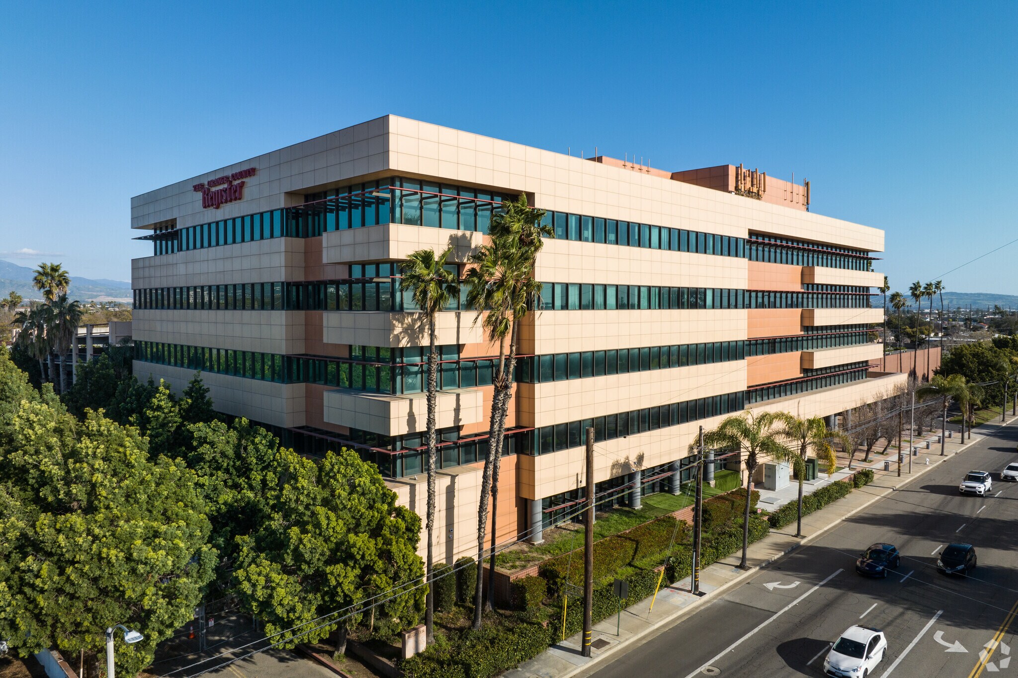 625 N Grand Ave, Santa Ana, CA à vendre Photo principale- Image 1 de 64