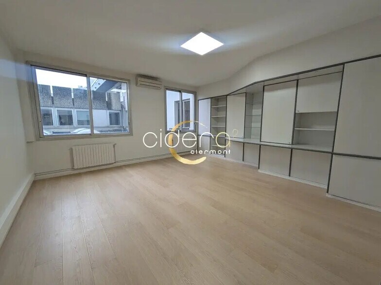 Office in Clermont-Ferrand for lease - Interior Photo - Image 2 of 6
