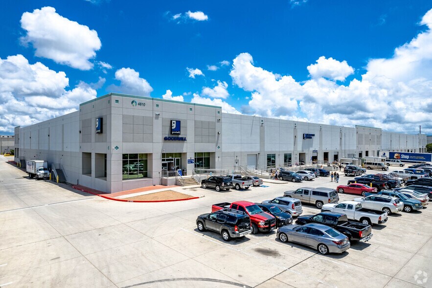 4810 Eisenhauer Rd, San Antonio, TX for lease - Building Photo - Image 1 of 3