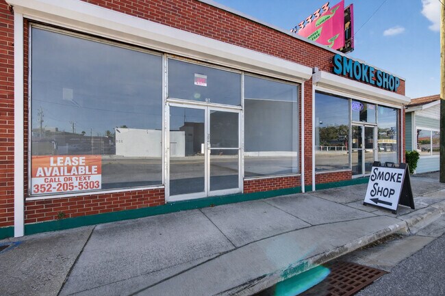 More details for 517-519 W International Speedway Blvd, Daytona Beach, FL - Retail for Sale