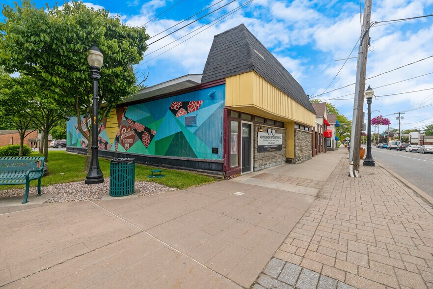 105 N Main St, North Syracuse, NY à vendre - Photo du bâtiment - Image 2 de 27