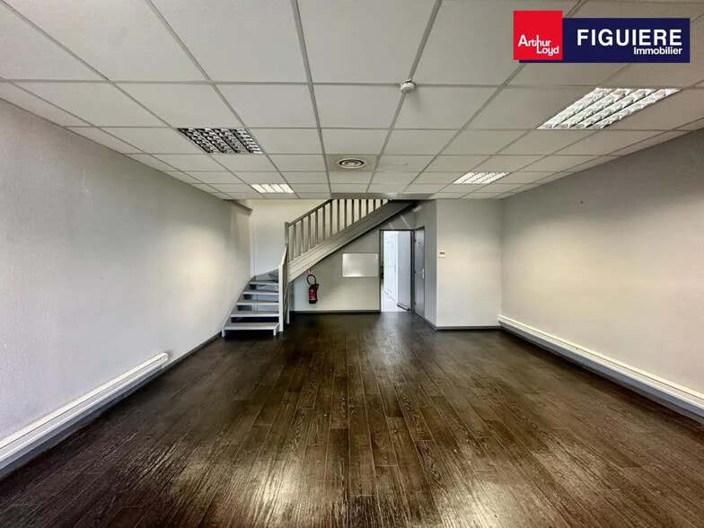 645 Rue Mayor De Montricher, Aix-en-Provence for lease - Interior Photo - Image 3 of 78