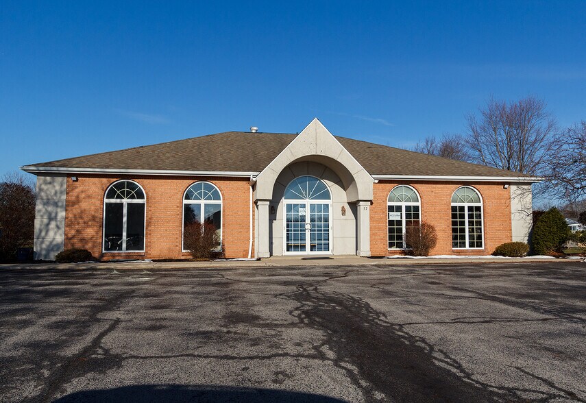 37 Professional Pky, Lockport, NY for sale - Primary Photo - Image 1 of 3
