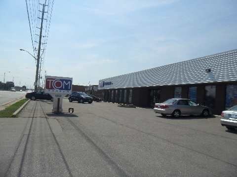 1353 Britannia Rd E, Mississauga, ON à louer - Photo du bâtiment - Image 3 de 4