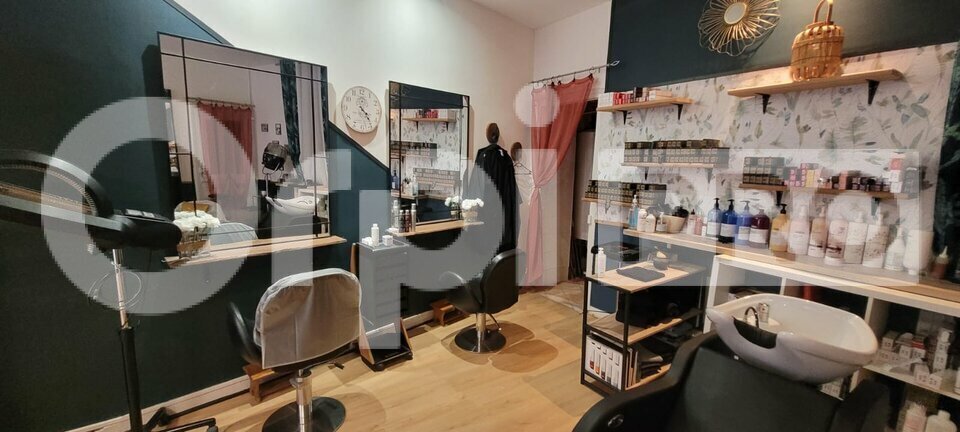 Retail in Limoges for sale - Interior Photo - Image 2 of 12