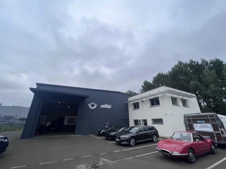 Bureau dans Canéjan à louer - Photo du bâtiment - Image 1 de 8