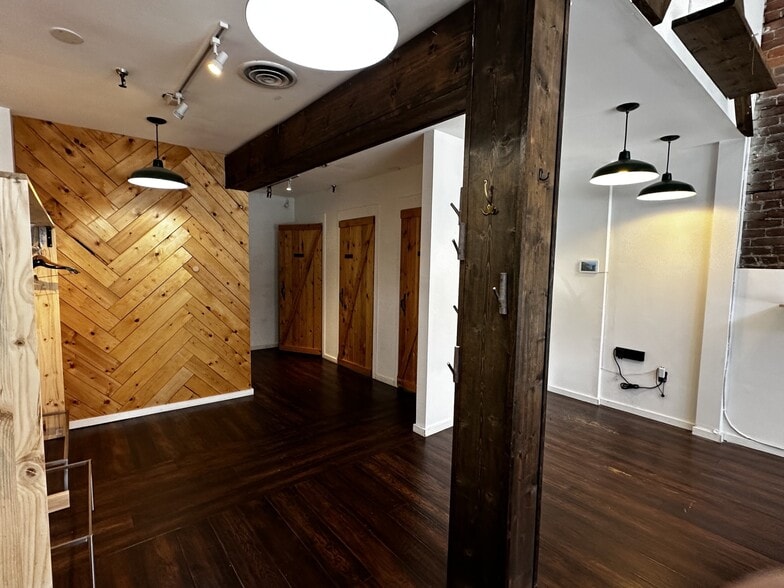 326-330 W Cordova St, Vancouver, BC for lease - Building Photo - Image 3 of 10
