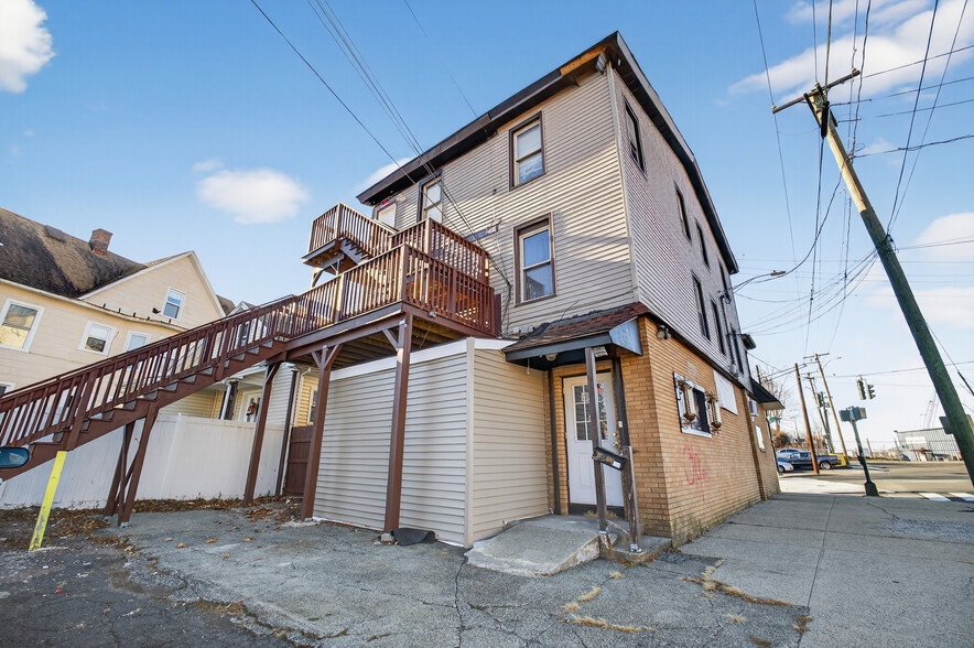 223 Farren Ave, New Haven, CT for sale - Building Photo - Image 3 of 15