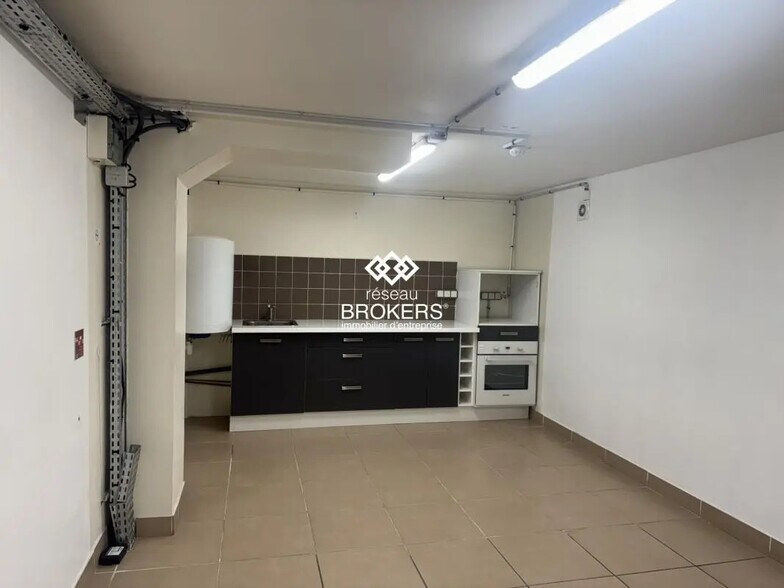 Industrial in Saint-Ouen-sur-Seine for lease - Interior Photo - Image 3 of 5