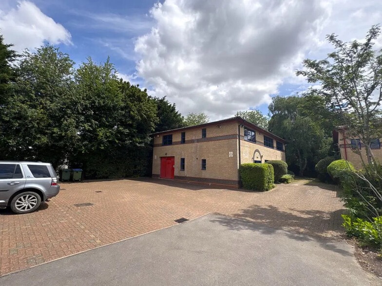 7 Landscape Close, Weston-on-the-Green, Bicester for lease - Building Photo - Image 3 of 15