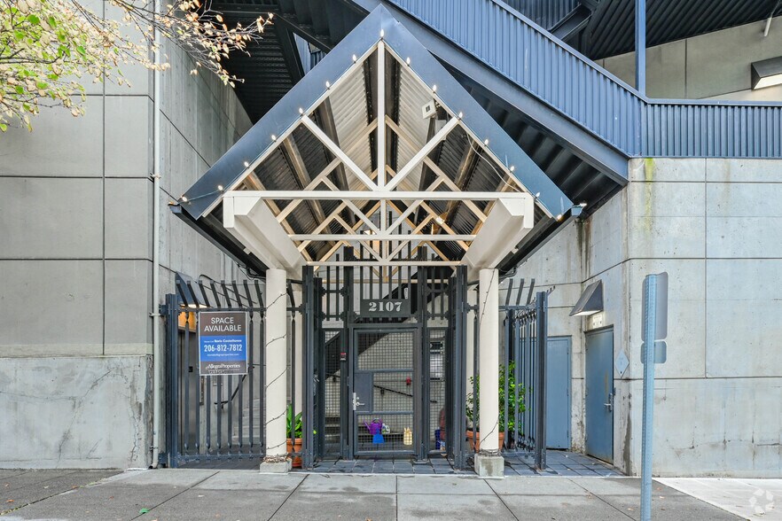 2107 Elliott Ave, Seattle, WA à louer - Photo du bâtiment - Image 2 de 7