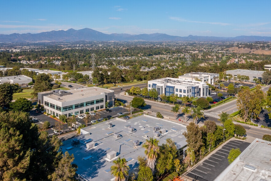 1 Columbia, Aliso Viejo, CA à louer - Aérien - Image 2 de 4