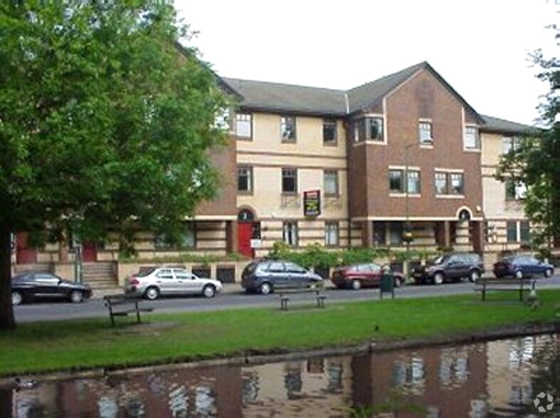 Waterhouse St, Hemel Hempstead à louer - Photo du bâtiment - Image 2 de 5