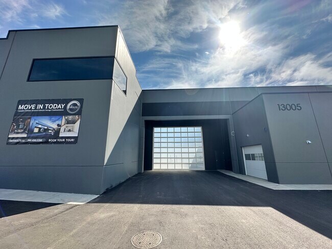 Plus de détails pour 13005 93 Av SW, Edmonton, AB - Spécialité à vendre