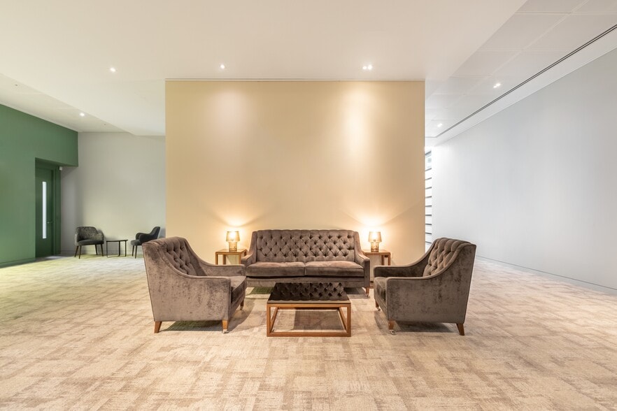 8 St. James's Sq, London for lease - Interior Photo - Image 3 of 10