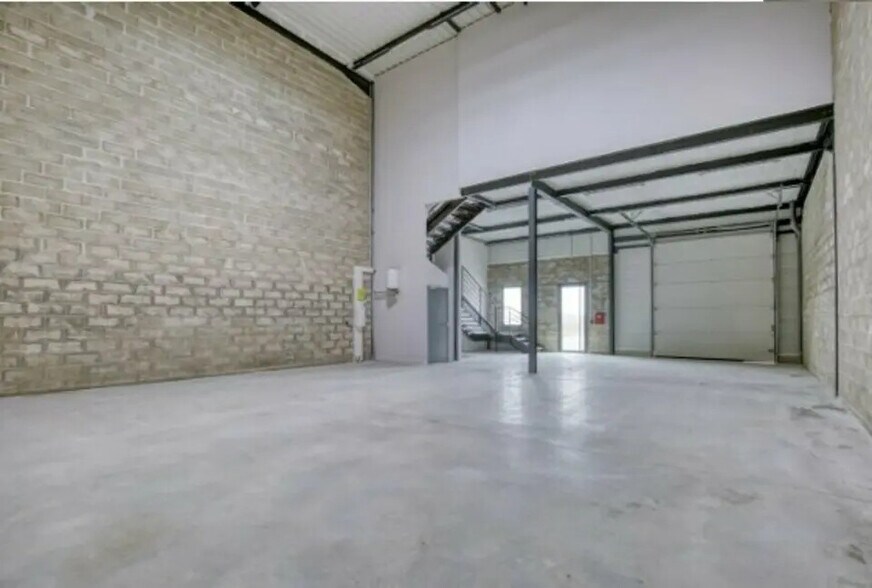 Local d'activités dans Persan à vendre - Photo intérieure - Image 2 de 3