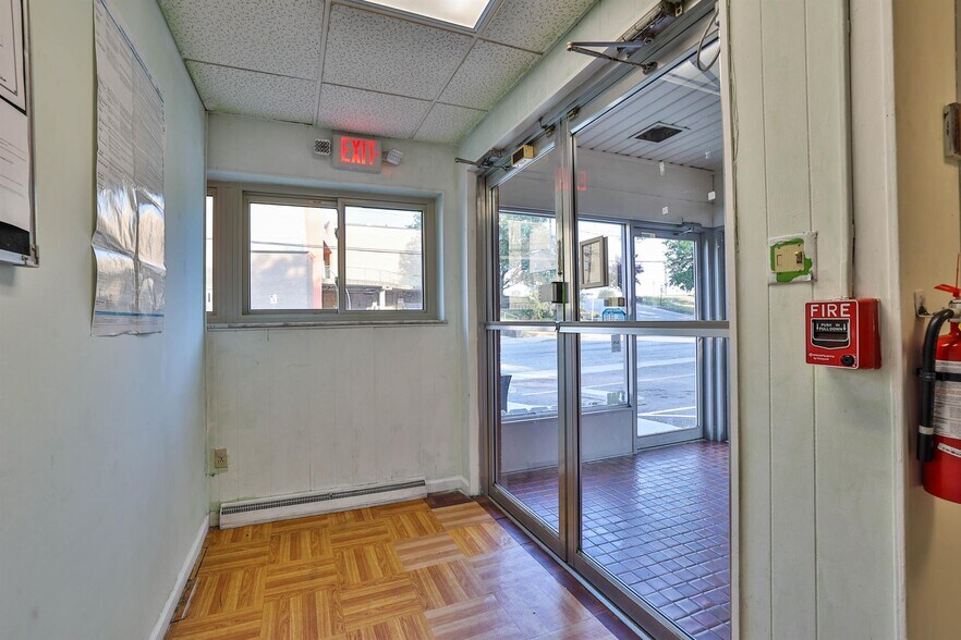 2651 Highland Ave, Cincinnati, OH à vendre - Photo intérieure - Image 2 de 34