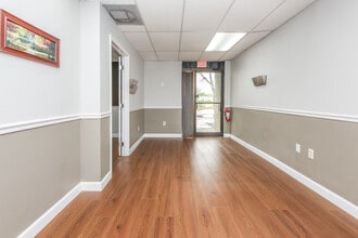3115 NW 10th Ter, Oakland Park, FL for lease Interior Photo- Image 2 of 7