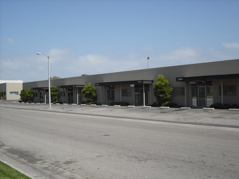 2043-2063 S Lyon St, Santa Ana, CA for lease - Primary Photo - Image 1 of 9