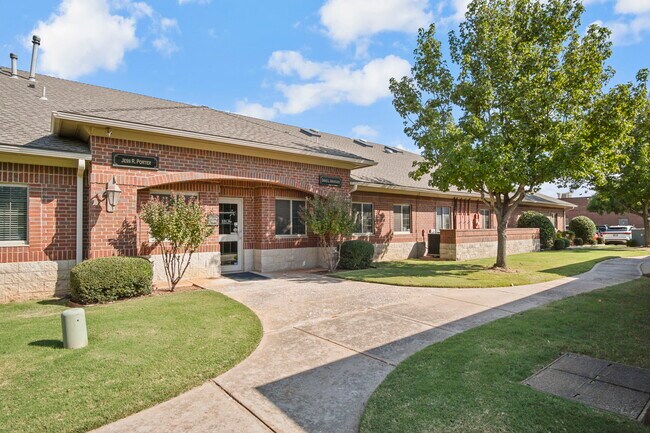 Plus de détails pour 1006 24th Ave NW, Norman, OK - Bureau à louer