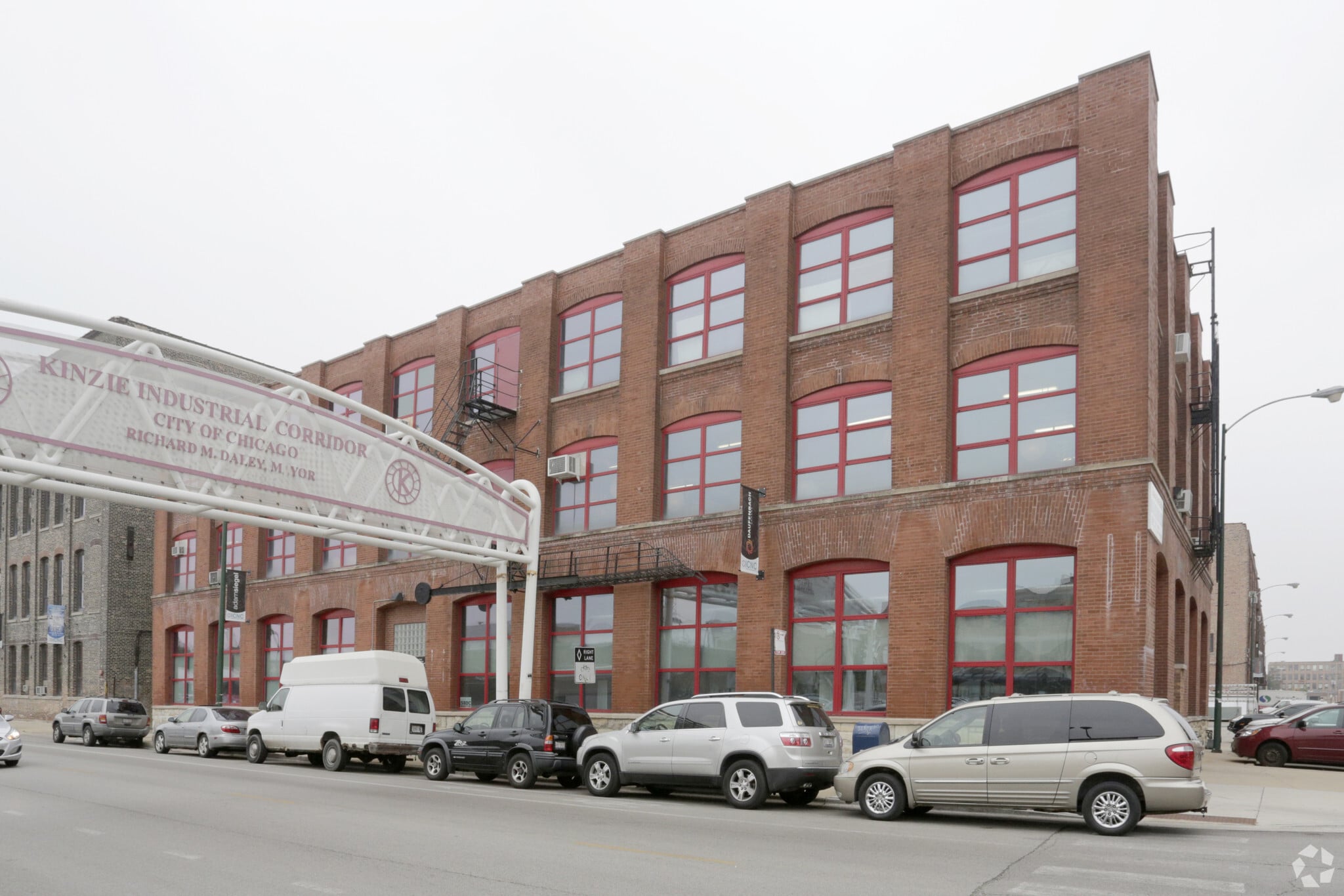 320 N Damen Ave, Chicago, IL for lease Primary Photo- Image 1 of 7