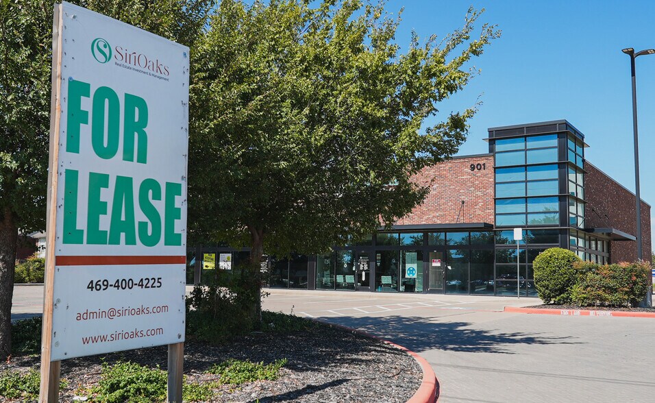 901 E Harwood Rd, Euless, TX à louer - Photo du bâtiment - Image 3 de 17