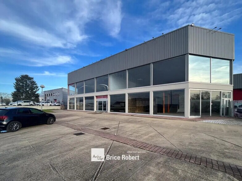 Flex in Lissieu for sale - Building Photo - Image 1 of 5